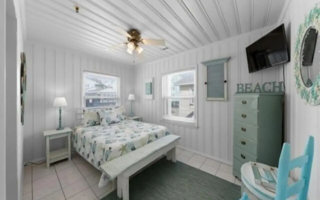 Margaritaville 2 Bedroom Home by RedAwning