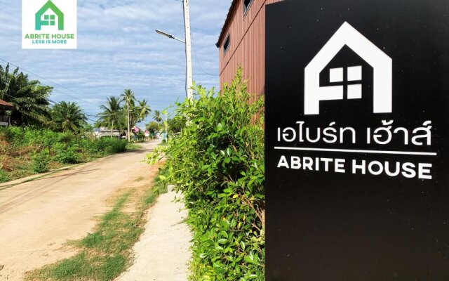 "tiny House on Koh Lanta Only 2 Mins Walk to the Beach"