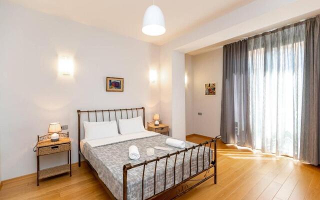 Wehost Spacious place near Rustaveli