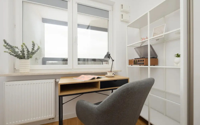 Apartment With Parking by Renters