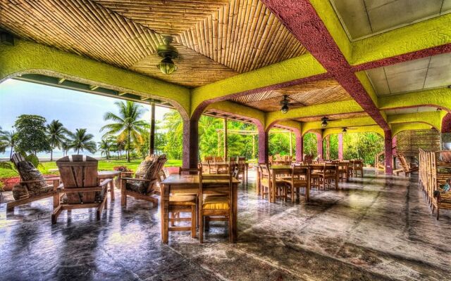 Iguana Lodge Beach Resort
