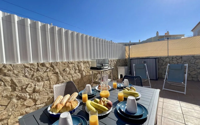 Pêra Stylish Villa With Pool by Homing