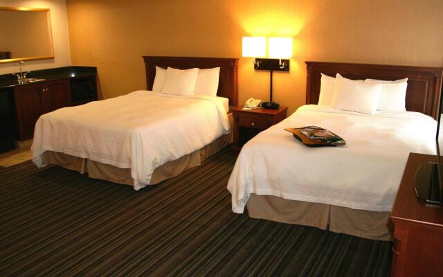 Hampton Inn & Suites by Hilton Toronto Airport