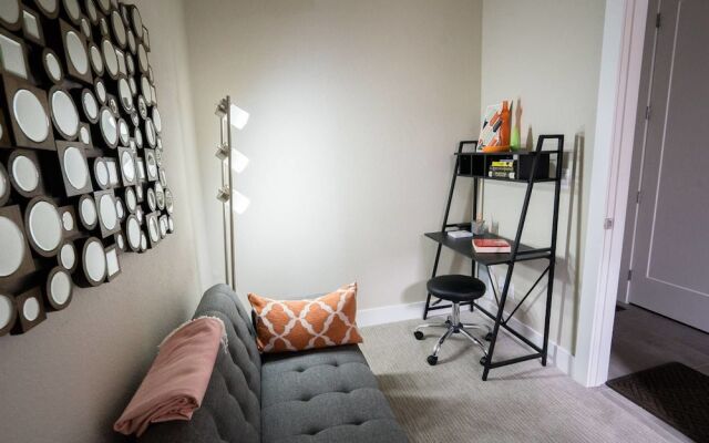 Classic City Condo Views From Golden Triangle