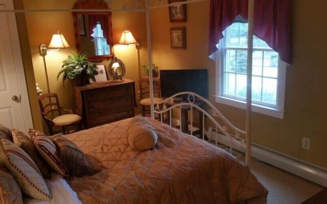 Pineapple Hill Inn Bed & Breakfast