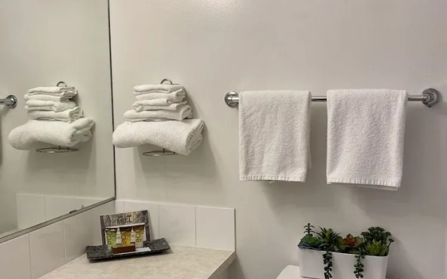 Sea Edge Beachside Hotel