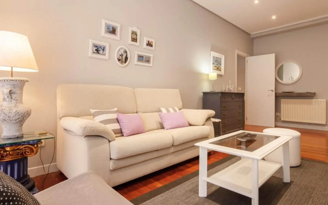 Prestancia apartament by the urban hosts