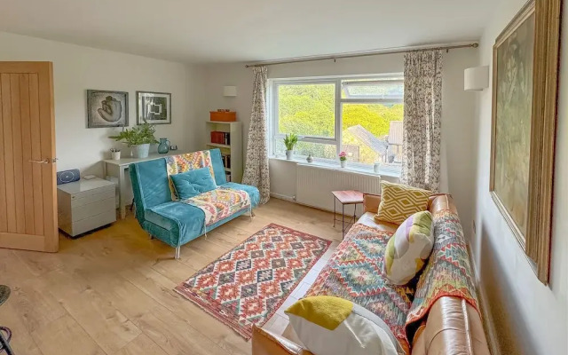 Stroud's Golden Valley 2-bedroom Apartment Retreat