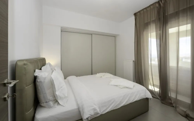 Flat with stunning views & prv parking