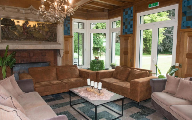 Magnificent Luxury Chateau in Vast Garden with Sauna & Hot Tubs - фото 2