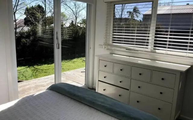 Adorable 1 bedroom guesthouse with firepit