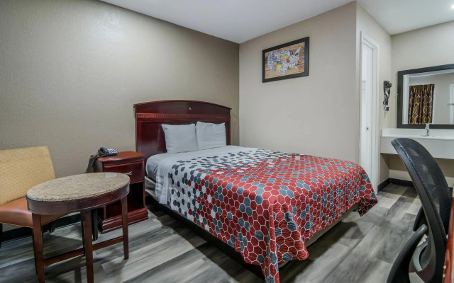 Super 8 by Wyndham Waco North I-35