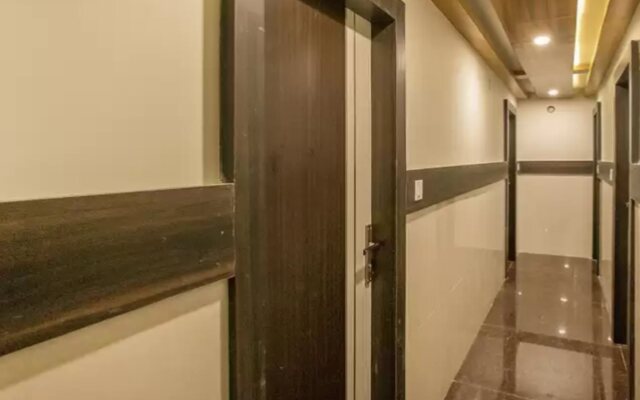 OYO 11915 Varcity Park