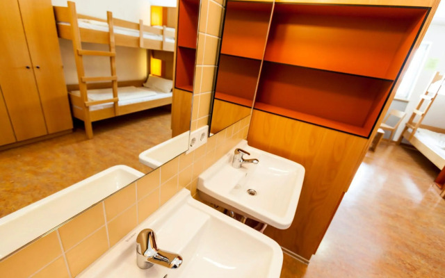 DJH Garmisch- Partenkirchen - Hostel