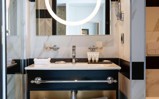 Niepce Paris Hotel, Curio Collection by Hilton