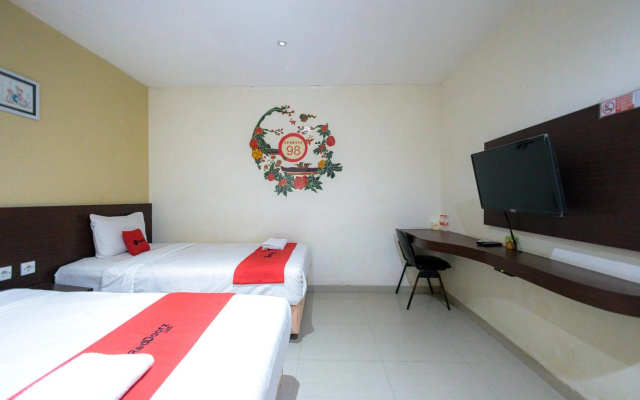 Hotel O Siwalankerto Near Surabaya Carnival