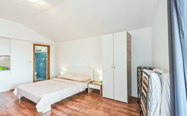 Pleasant Apartment in Posedarje near Sea