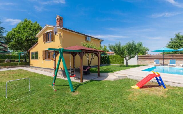 Holiday Home Nikolina (ROJ412)