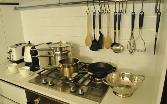 Luxury 1 Bedroom Top Floor Apartment With Balcony