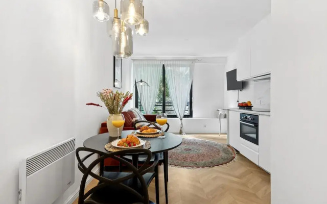 Classy 1BR - Elysee & Madeleine Area