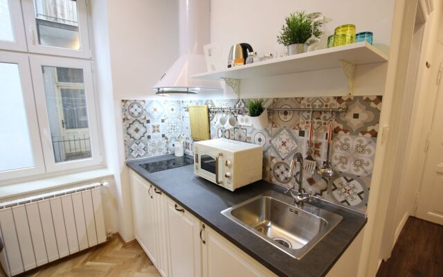 Aurelia Antik Apartments & Rooms