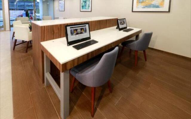 Holiday Inn Express And Suites Playa Del Carmen