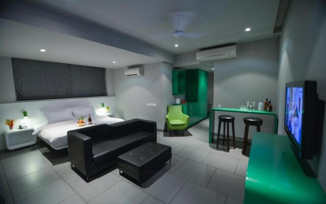 SinQ Party Hotel