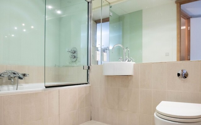 Lovely 2 Bedroom Flat in Excellent Location