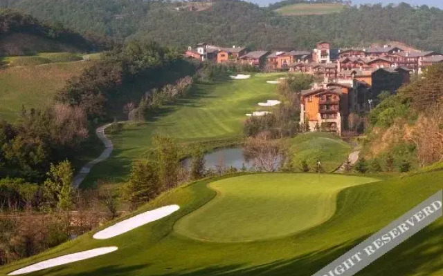 Red Flag Valley Golf Hotel
