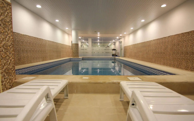 Flora Hotel Suites