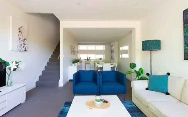 Adelaide CBD Stylish Gem WIFI Parking