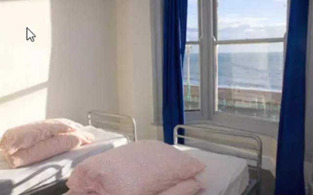 The Grapevine Seafront - Hostel