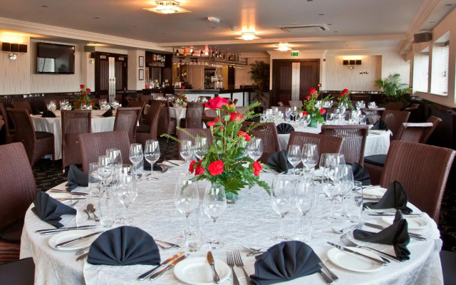 Cobo Bay Hotel