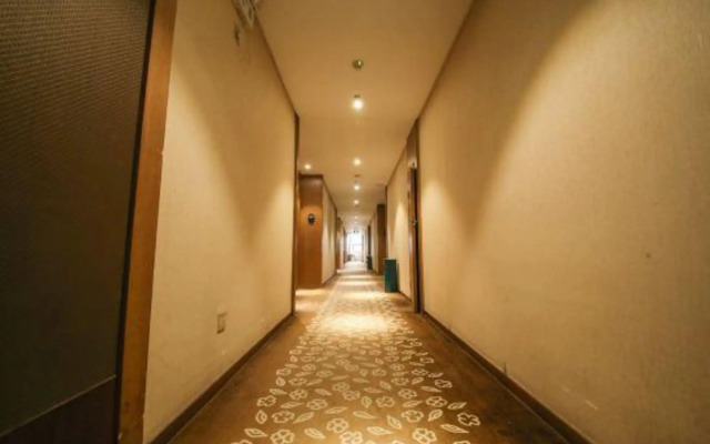 Zhonghuan Hotel