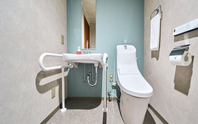 Lacer Okinawa Naha Miebashi