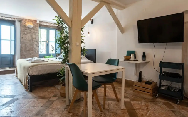 Original Photographers Studio Apartment in Alcântara