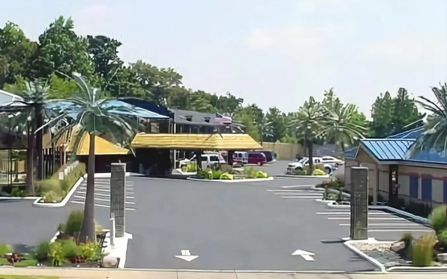 Wildwood Inn Tropical Dome & Theme Suites