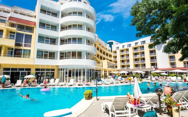 Sun Palace