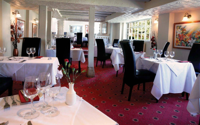 Pettifers Freehouse Hotel