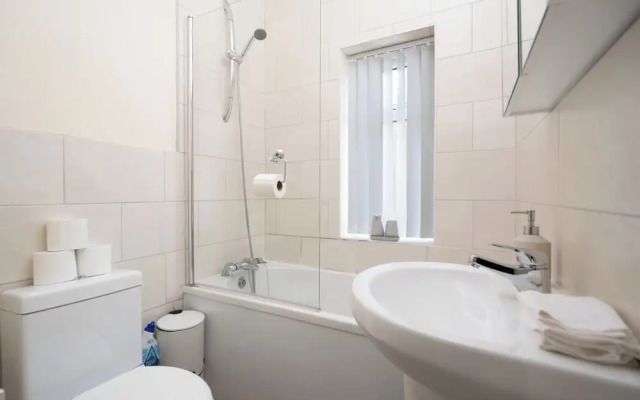 Spacious 4-bedroom Manchester Retreat With Garden