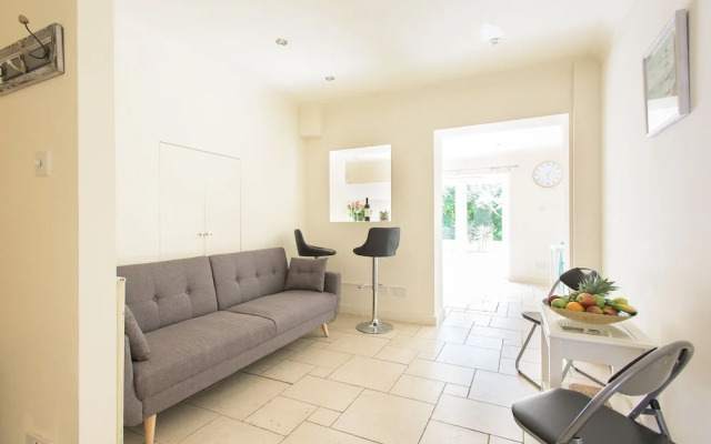 Platinum Apartment Mornington Crescent 9986