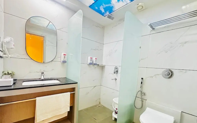 Hotel Shrimmaya