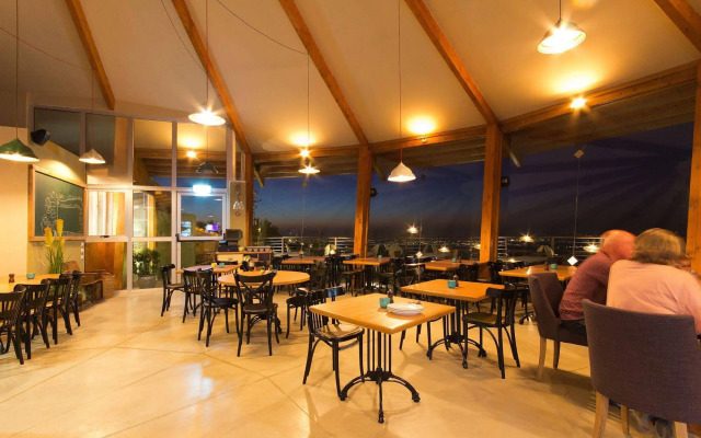 Shoresh Green Hills Family Suites Hotel