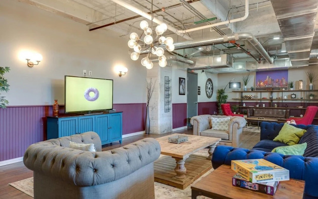 Brand New Stunning Unit Downtown