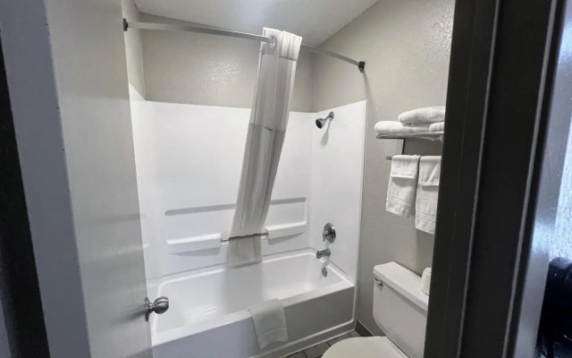 Days Inn by Wyndham Canton