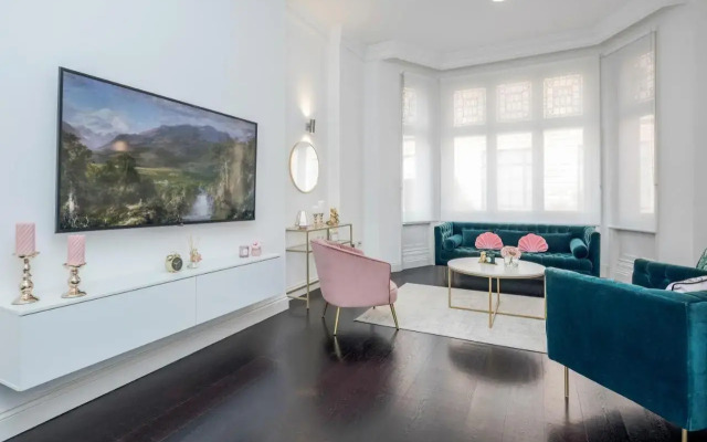 The Harrods Residence with AC