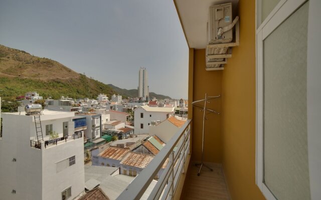 Vinh Hoa Hotel by OYO Rooms