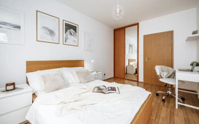 Bright Apartment in Nusle by Prague Days