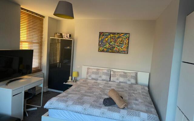 Camden Large 2 Bedroom Flat Guest House