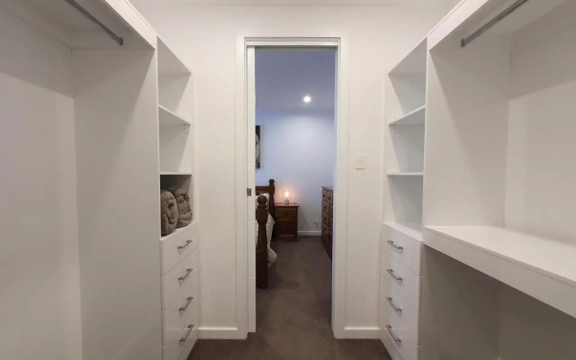Cozy Getaway, King Bed with TV, NBN, Netflix, Nespresso